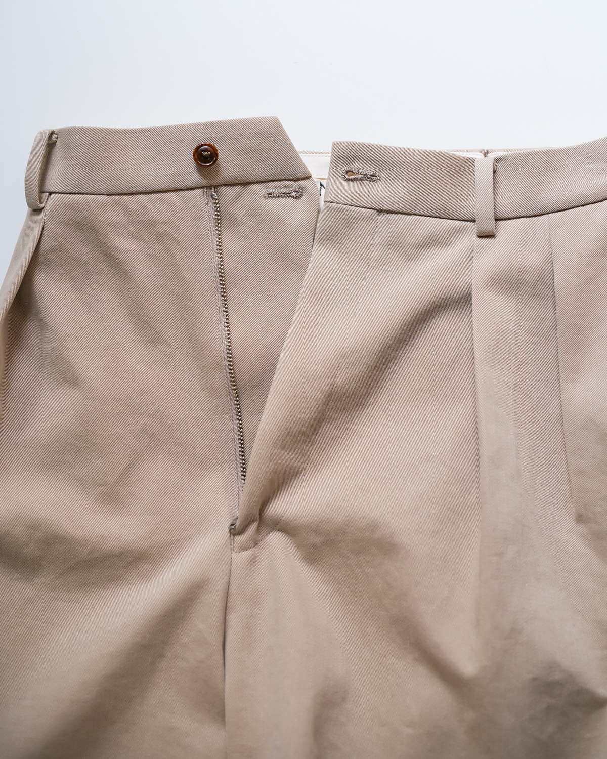 THREE TIMES NIDOM｜NEAT Chino Shorts - Beige｜NEAT