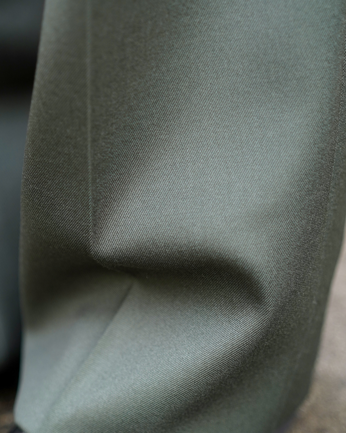 Back Satin Gabardine｜WIDE TYPE Ⅰ - Olive｜NEAT