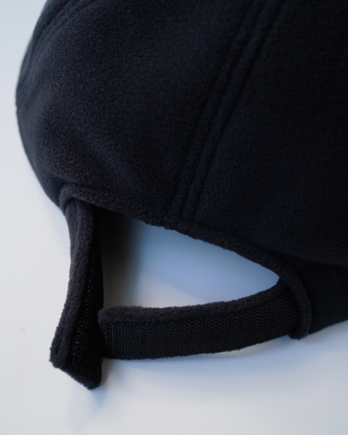 polartec fleece cap - black｜COMESANDGOES